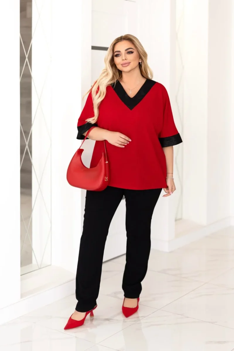 Set with a triangle neckline