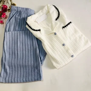 💫 Pyjama Femme en Tissu Tricoté – Doux, Élégant et Confortable 🌙