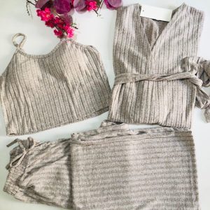 (Copie) 🌸 Pyjama Femme 3 Pièces Tricoté – Style Élégant et Cocooning 🌙